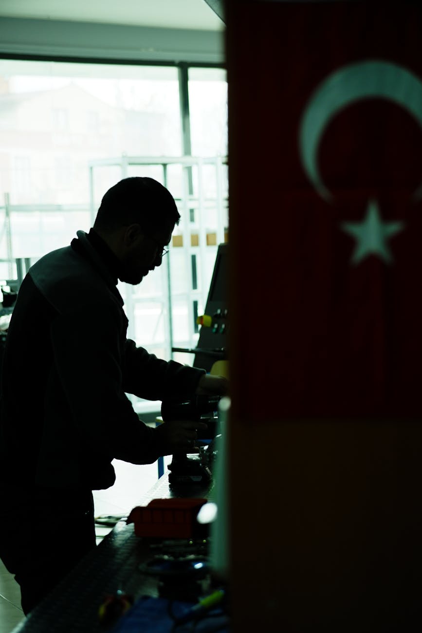 İşçi Hakları, Kıdem Tazminatı, İhbar Tazminatı, İş Hukuku, 2026 Tazminat Hesaplama, Arabuluculuk Süreci, İş Kazası Tazminatı, Manevi Tazminat, Brüt Ücret Hesaplama, İşten Çıkarılma Hakları, Haklı Nedenle Fesih, Geçersiz Fesih, İşe İade Davası, Fazla Mesai Ücreti, Yıllık İzin Alacağı, Kötüniyet Tazminatı, Sendikal Tazminat, Mobbing Davası, İşçi Alacakları, Zamanaşımı Süreleri, Ankara İş Mahkemeleri, Yasal Faiz Oranları, Damga Vergisi Kesintisi, İşveren Yükümlülükleri, Hukuki Danışmanlık.