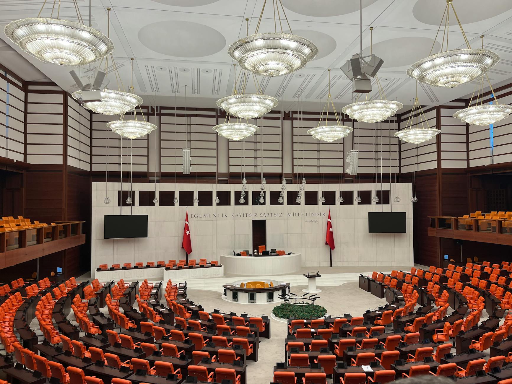 erken seçim, seçimlerin yenilenmesi, anayasa hukuku, milletvekili seçimi, cumhurbaşkanlığı seçimi, yüksek seçim kurulu, meclis kararı, hukuki danışmanlık, anayasa madde 116, seçim takvimi, siyasi partiler, oy kullanma hakkı, seçim itirazları, adaylık şartları, hukuk devleti, demokratik katılım, seçim kanunu, resmi gazete ilanı, oy sayımı, seçim yasakları, propaganda dönemi, idari yargı, anayasa mahkemesi, bireysel başvuru, vekalet ücreti