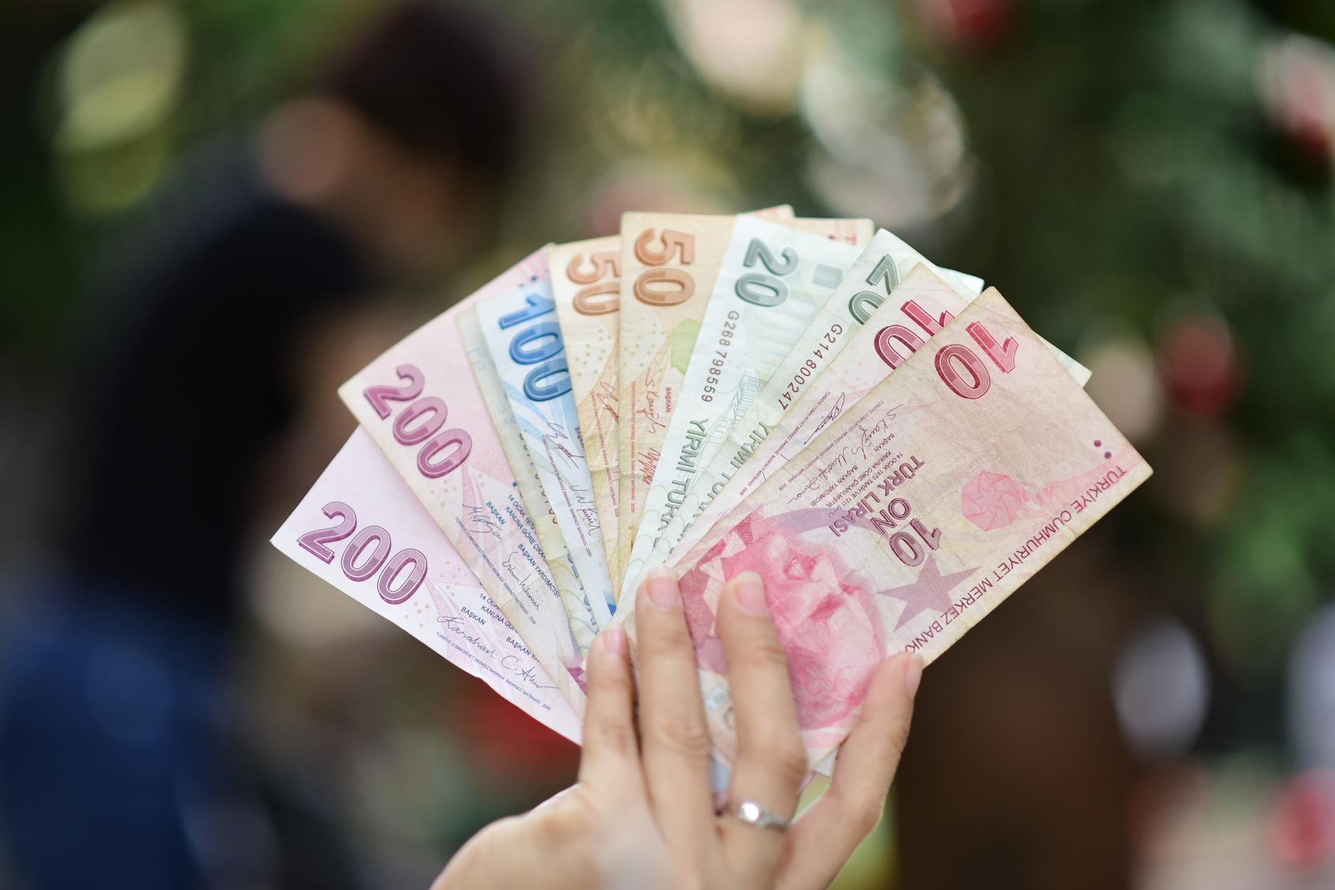 Yoksulluk Nafakası Süresiz Mi? (2026 Güncel Hukuki Rehber)