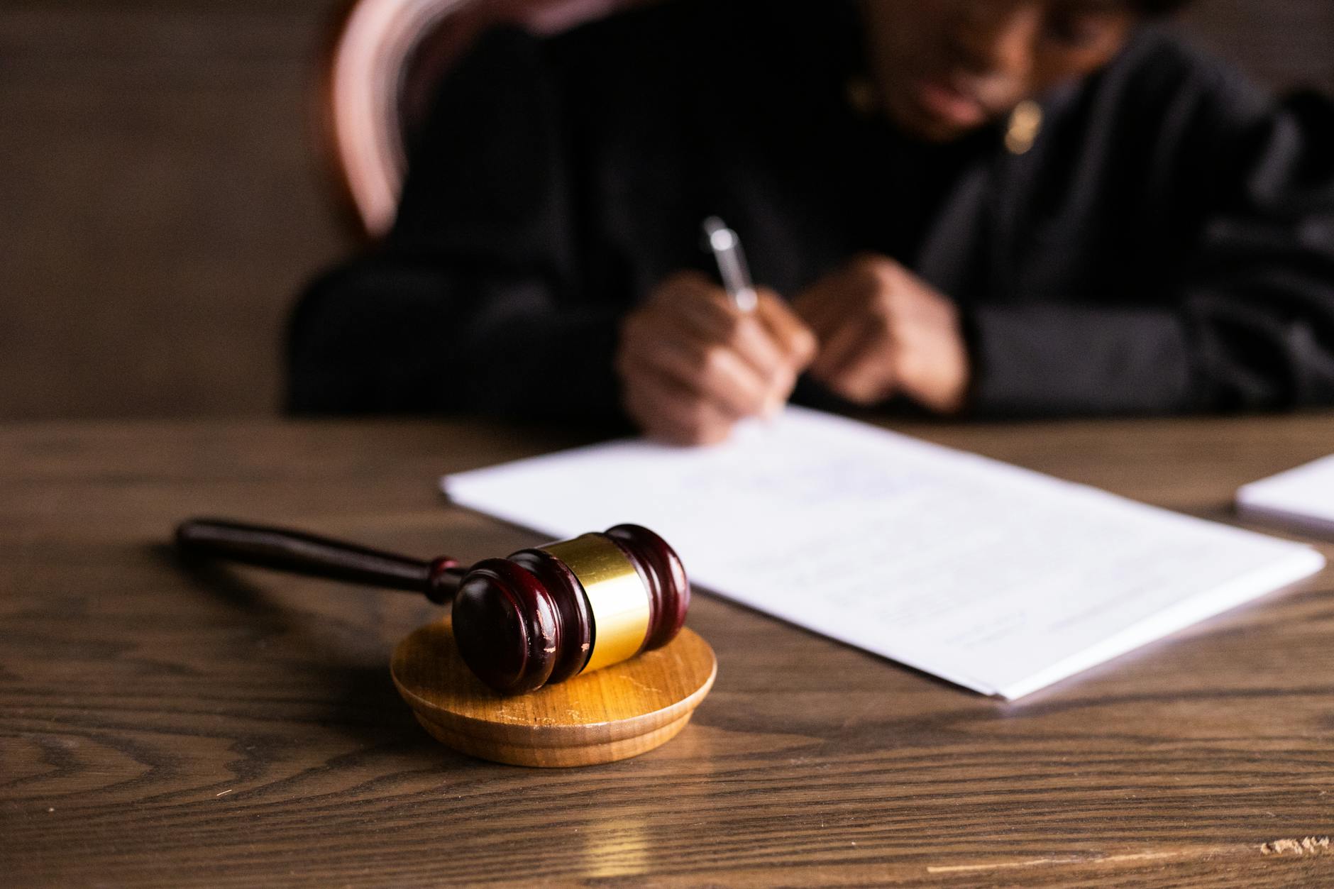 12. yargı paketi, arabuluculukta yeni dönem, zorunlu arabuluculuk, hukuk reformu, arabulucu, anlaşma tutanağı, aile hukuku arabuluculuk, iş hukuku arabuluculuk, ticari arabuluculuk, kira davası arabuluculuk, izale-i şüyu arabuluculuk, ortaklığın giderilmesi, hukuk uyuşmazlıkları, 6325 sayılı kanun, yargı reformu stratejisi, adalet bakanlığı, arabuluculuk ücreti, avukatlık asgari ücret tarifesi, ankara avukat, hukuki danışmanlık, uzlaşma kültürü, dava şartı arabuluculuk, mal rejimi arabuluculuk, taşınmaz hukuku, kat mülkiyeti uyuşmazlıkları.